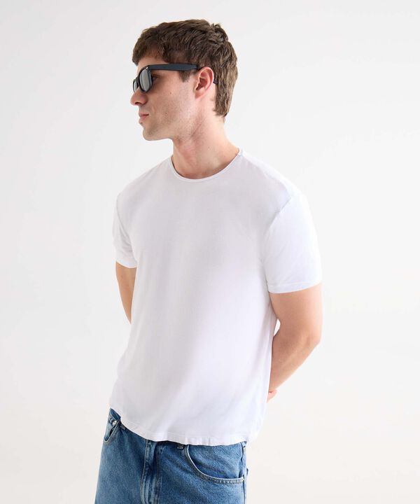 Camisetas b&aacute;sicas